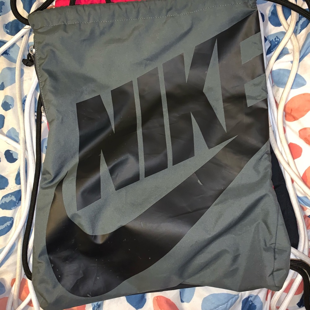 Grey nike drawstring bag